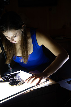 20180815_miranda_creating_puppets-6582