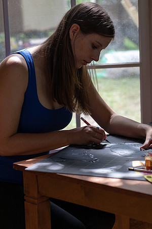 20180815_miranda_creating_puppets-6601