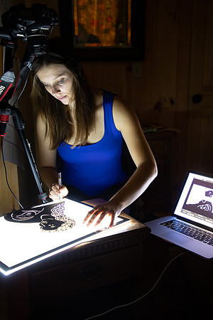 20180815_miranda_creating_puppets-6578
