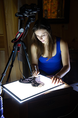 20180815_miranda_creating_puppets-6576