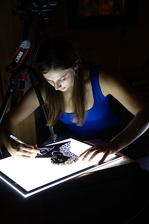 20180815_miranda_creating_puppets-6583