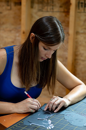 20180815_miranda_creating_puppets-6628