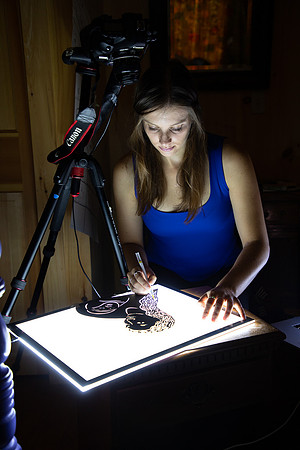 20180815_miranda_creating_puppets-6577