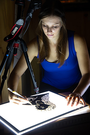 20180815_miranda_creating_puppets-6575