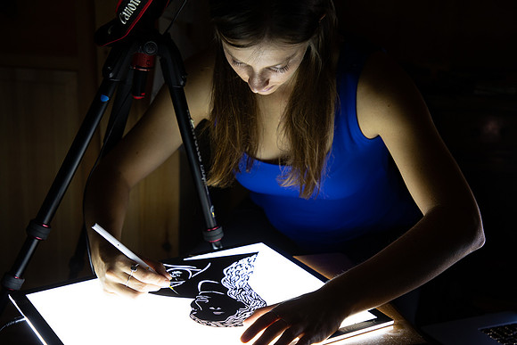 20180815_miranda_creating_puppets-6588